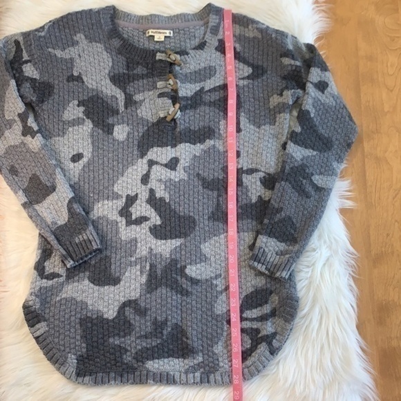 Ruff Hewn gray camouflage wooden toggle sweater S - Picture 11 of 11